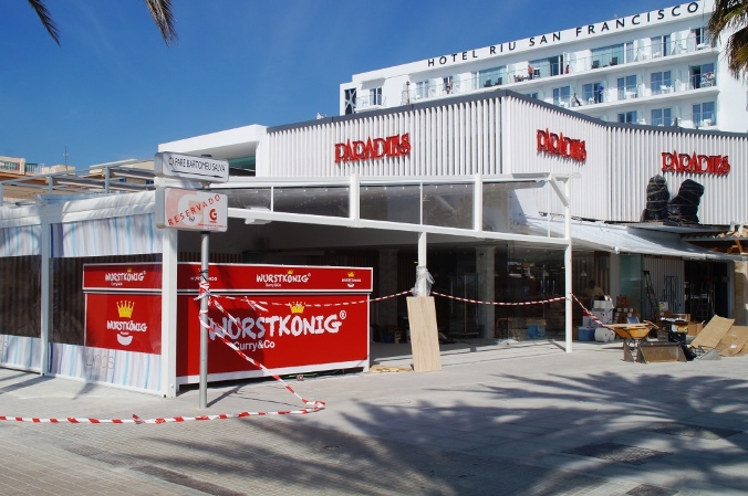 Imbissbude verschandelt Schinkenstrasse am Ballermann 6